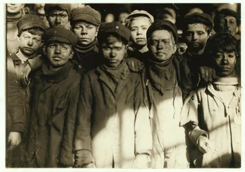 Breaker jongens (die met de hand kolen sorteren) bij Hughestown Borough Coal Co. Pittston, Pennsylvania, 1911