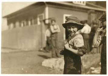 Tienjarige Charlie Foster, niet in staat om te lezen, met een vaste baan bij Merrimack Mills, Huntsville, Alabama, 1913