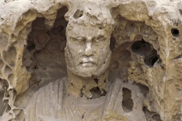 Egypte, Alexandrië, Catacomben van Kom-esh-Shuqafa, interieur van het hypogeum, (detail)
