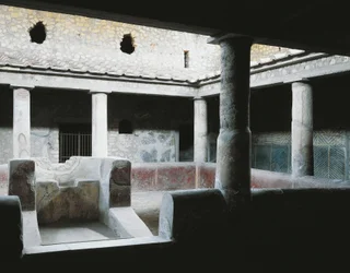 Klein binnenatrium met fontein voor het besproeien van de tuin, Villa Poppaea, Oplonti