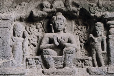 Reliëf met Boeddha, Karla-grotten, Maharashtra, India, 2e eeuw