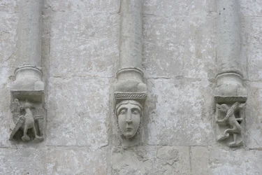 Rusland, Vladimir, Bogolyubovo. Beeldhouwwerken van de Kerk van de Voorbede van de Heilige Maagd aan de Nerl-rivier