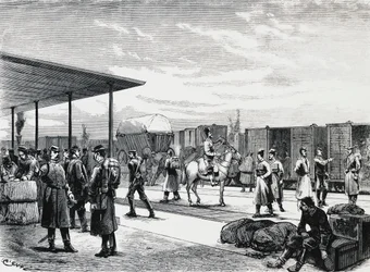 Russisch militair konvooi in station Bustiu, op de spoorlijn Boekarest-Galati, Russisch-Turkse oorlog, gravure, Roemenië