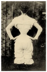 Vrouw die een korset draagt ca. 1865 (foto)