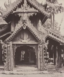 Pugahm Myo: Gesneden deuropening in de binnenplaats van de Shwe Zeegong pagode, 20-24 augustus of 23 oktober