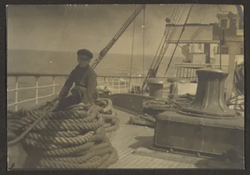 Jongen op een schip