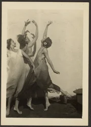 [Dansers op het dak].