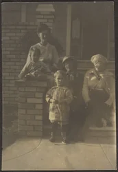 [Familieportret Buiten Huis].
