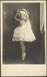 Helen Boothe als Rode Kruis Rosie