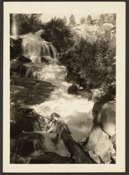[Landschap met waterval]