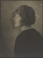 [Portret van een vrouw in profiel]