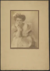 [Portret van een vrouw met een pompadour]