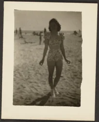 [Vrouw in bikini].