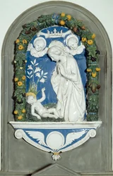 De Maagd die het Kind Aanbidt Hoog Reliëf door Luca della Robbia (1400-1482) 15e eeuw Heiligdom van Verna, Italië