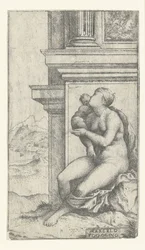 Vrouw met kind zit bij klassiek gebouw