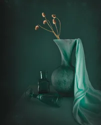 Elegant stilleven in blauwgroen