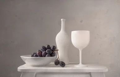 Minimalistische druiven en wijn