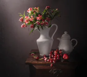 Stemmige bloemen en fruit