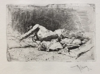 Man die over de grond rolt