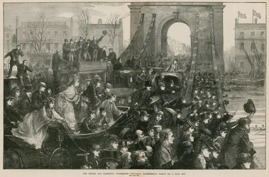 De Oxford en Cambridge Bootrace: Hammersmith Bridge op racedag