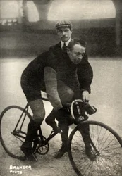 Portret van de Belgische wielrenner Julian Van Der Born ( 1872 ,  ) (foto)