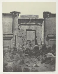 Médinet-Habou, Propyleeën van het Thoutmoseum; Thebe