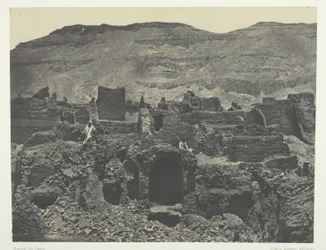 Médinet-Habou, Ruïnes van de stad Papa; Thebe