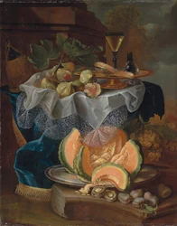 Vijgen, een vergulde tazza met een facon-de-venise wijnglas, op een gedekte tafel, een gesneden meloen op een tinnen schaal met pruimen op een sokkel