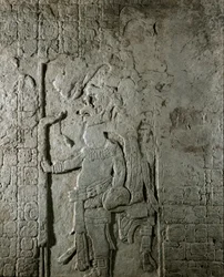 Maya-kunst: paneel nr. 1 van de Maya-site van El Cayo (tussen 600 en 800) met een personage omringd door inscripties in hiërogliefen in verwijzing naar astronomische berekeningen. Privécollectie