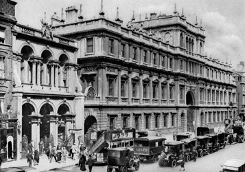 Ingang van Burlington Arcade en het huis van de Royal Academy, Piccadilly, 1926-1927