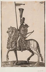 Bereden soldaat, profiel naar links; lans met wimpel, boog naast zich, rond schild, pijlenkoker; hoofddeksel met verenpluim