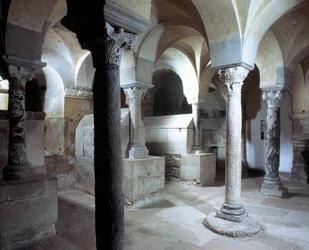 Merovingische kunst: uitzicht op de crypte van de Abdij van Jouarre. 7e eeuw na Christus