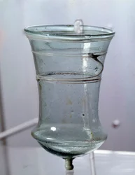 Merovingische kunst: glas. Gallië 6e eeuw. Nationaal archeologisch museum van Saint Germain en Laye