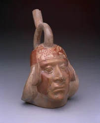 Stijgbeugel-tuitvat: Portretkop, AD 200-500 (keramiek met slip)