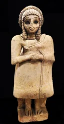 Standbeeld van een vrouwelijke aanbidder in een eenvoudige jurk, Khfajah, Mesopotamië, ca. 2650-2550 v.Chr. (gips)