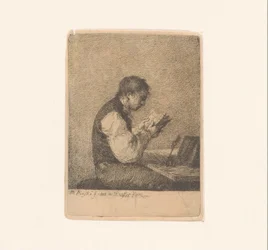 Lezende man aan een bureau
