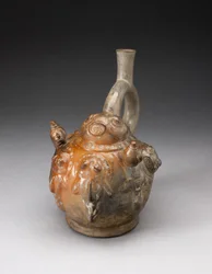 Stijgbeugel Tuitvat met Reliëf dat een Visscène Afbeeldt