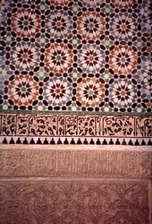 De onderste muur van de hoofdbinnenplaats, gebouwd door de Saadiërs in 1565