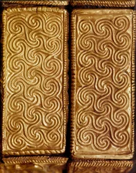 Myceense kunst: detail van een houten kistje bedekt met bladgoud en versierd met spiralen, uit graf V, Mycene, 16e eeuw v.Chr., Athene, Nationaal Archeologisch Museum