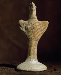 Myceense kunst: terracotta idool uit Scoglio del Tonno (Punta Tonno, Taranto) in Italië. Bronstijd, 2000 v.Chr.