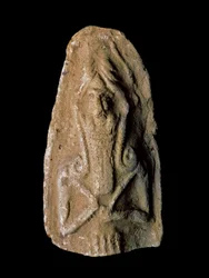Soemerische beschaving: beeldje van een krijgsgod. Terracottasculptuur. Afmetingen: 9 cm. Nieuw-Soemerische periode (tussen 2093 en 2004 v.Chr.). Uit de omgeving van de vindplaats Ur. Bagdad, Nationaal Museum van Irak