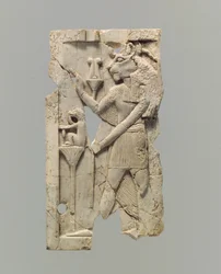 Meubelplaat met reliëf van een leeuwenkopfiguur