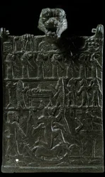 Mesopotamië: bronzen bezweringsplaat tegen de demonische godheid Lamashtu. Voorstelling van een exorcismescène. Neo-Assyrische periode (750 v.Chr.). Parijs, Louvre Museum