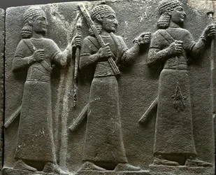 Reliëf met Hettitische hofambtenaren, uit Turkije
