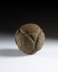 Gesneden bal, Laat-Neolithisch, Schotland, ca. 3750-2000 v.Chr.