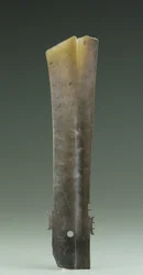 Gespleten beitel (zhang), Qijia Cultuur, ca. 2500-2000 v.Chr.