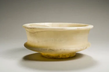 Tazza, 18e-19e Dynastie, 1540-1186 v.Chr. (albast)