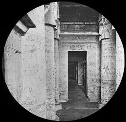 Interieur van de Tempel van Dendera, Egypte