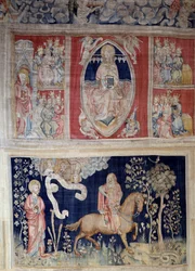 Wandkleed van de Openbaring (1373-1383), nr. 4: voorstelling van Christus in majesteit (Jezus Christus in glorie binnen een mandorla) of tetramorf. Nr. 9: het rode paard en oorlog