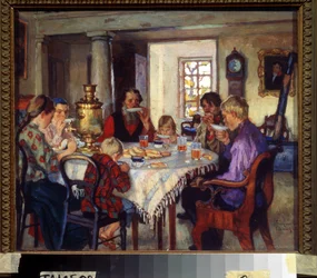 Nieuwe huiseigenaren, grote familie aan tafel die thee drinkt in hun nieuwe huis, begin 20e eeuw